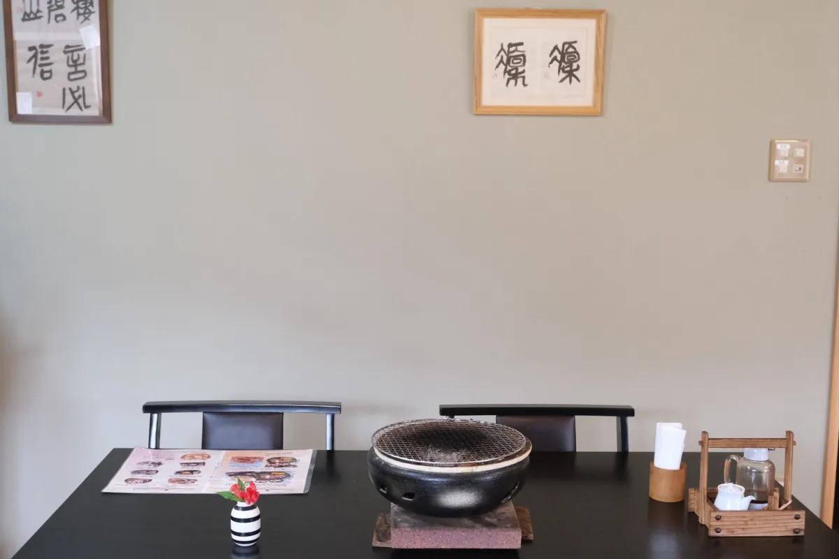 しゃも屋 凛の店内